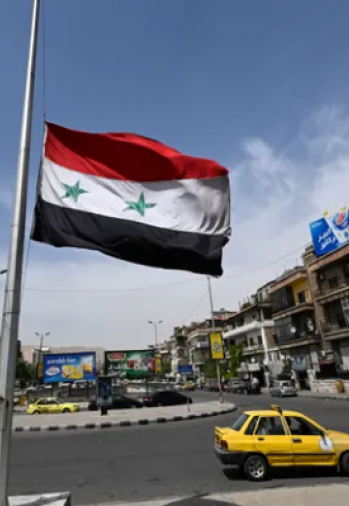 سورية بين المطرقة والسندان: دروس باتريك سيل ونيكولاوس فان دام من التاريخ إلى المستقبل