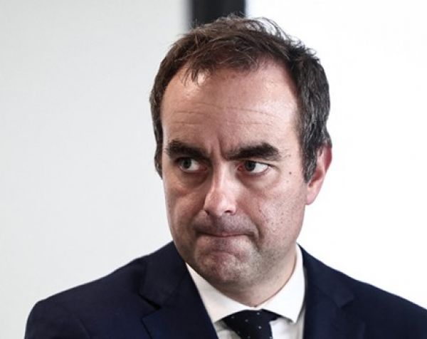 إلى أين تتجه حكومة لوكورنو الثانية في ظل أزمة فرنسا؟