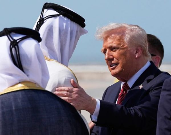 الغارديان": إذلال ترامب لقطر والهند يُنذر بفوضى عارمة