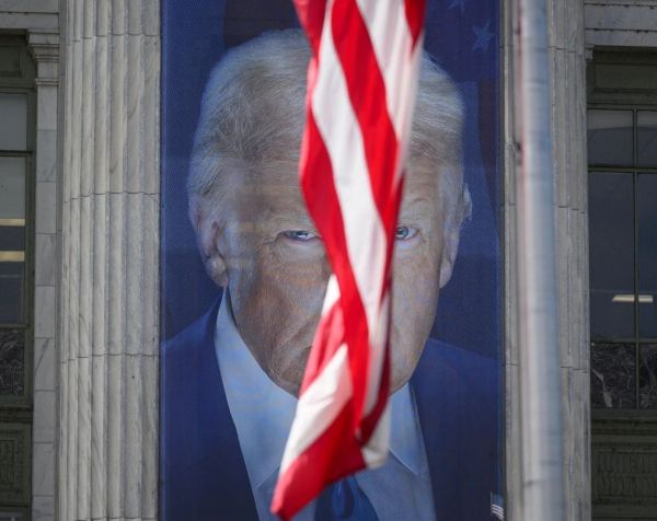 "فورين بوليسي": ترنّح الملك ترامب